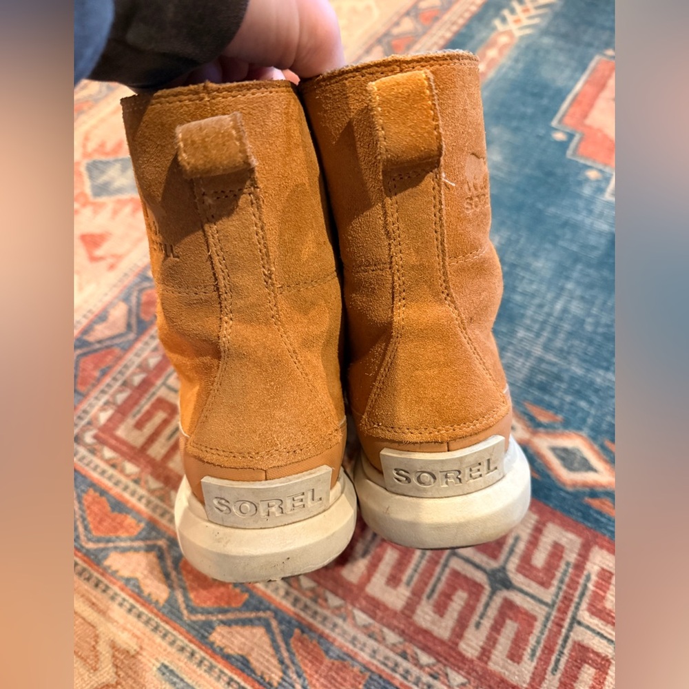 Sorel boots - Picture 3 of 6